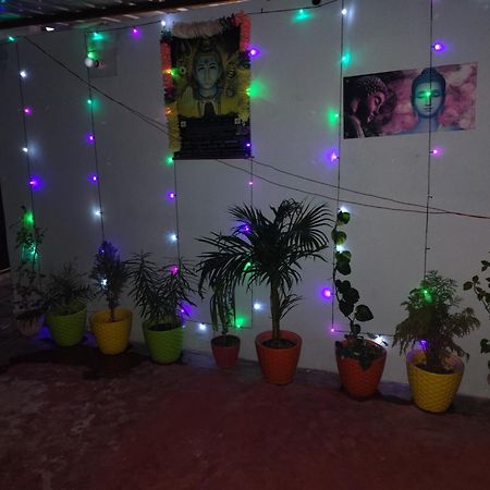 Banarasiya Stay Walking Distance To Banaras Railway Station Varanasi Exterior foto