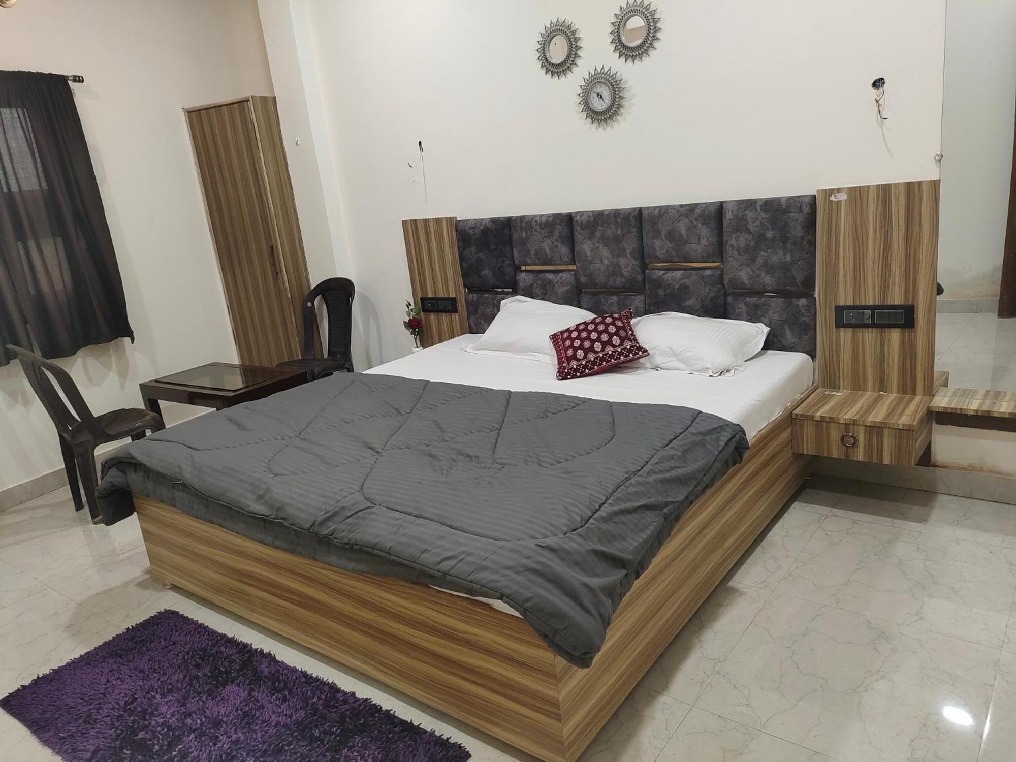 Banarasiya Stay Walking Distance To Banaras Railway Station Varanasi Exterior foto