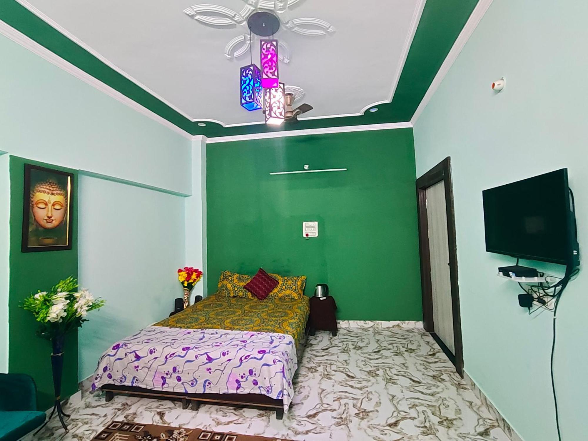 Banarasiya Stay Walking Distance To Banaras Railway Station Varanasi Exterior foto