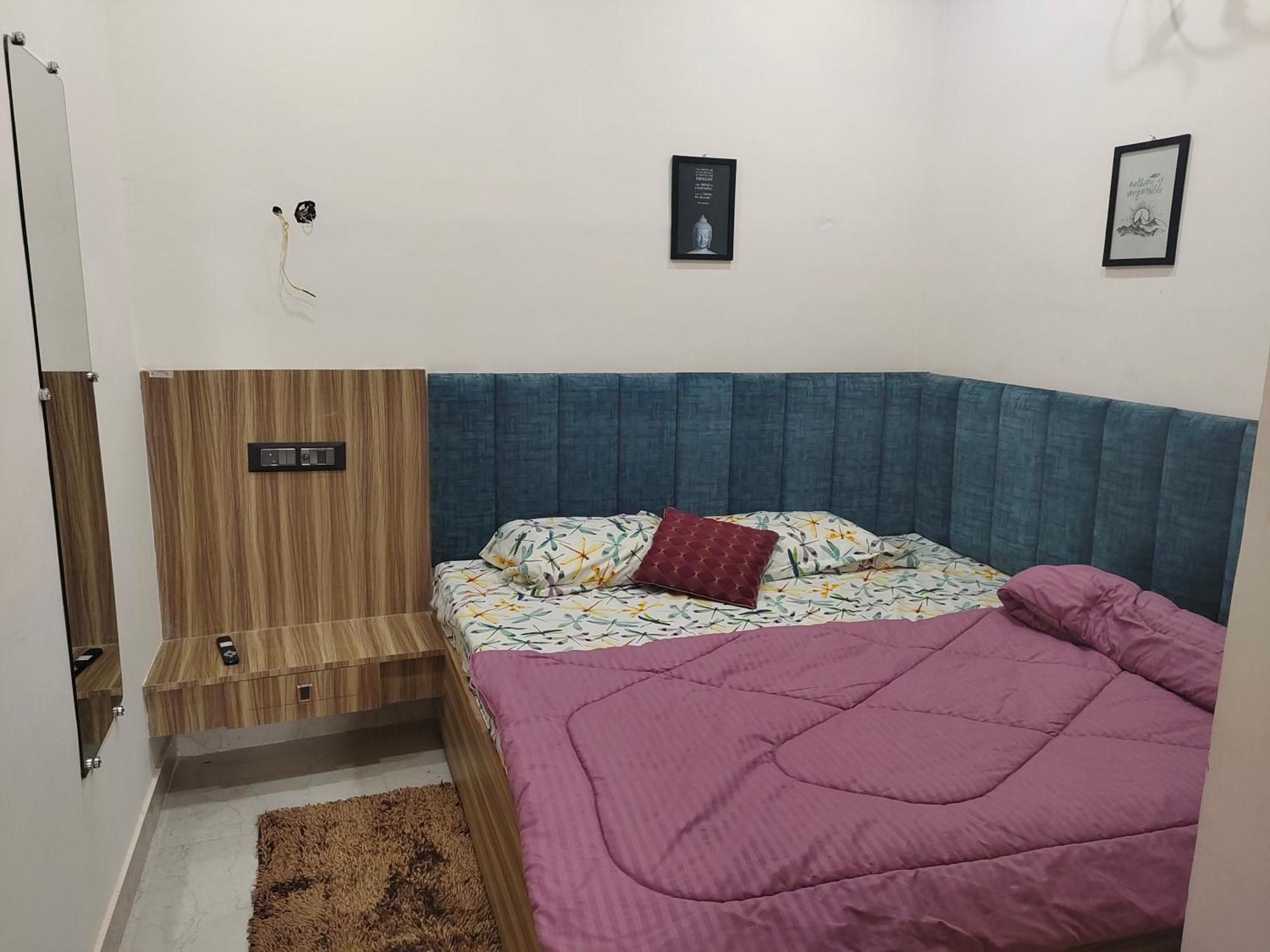 Banarasiya Stay Walking Distance To Banaras Railway Station Varanasi Habitación foto