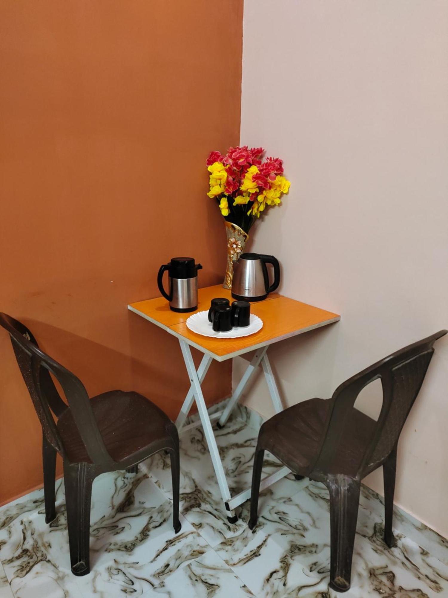 Banarasiya Stay Walking Distance To Banaras Railway Station Varanasi Habitación foto