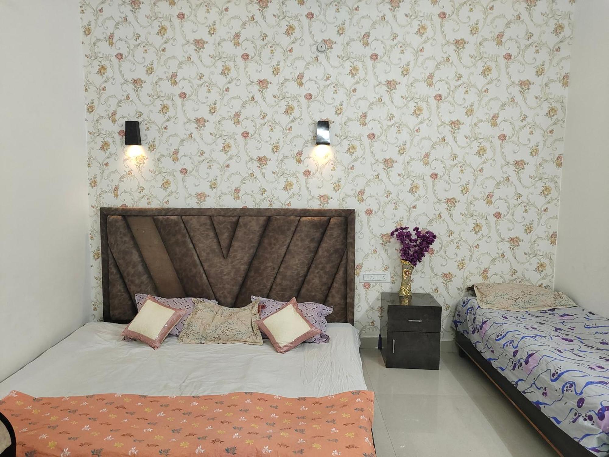 Banarasiya Stay Walking Distance To Banaras Railway Station Varanasi Habitación foto