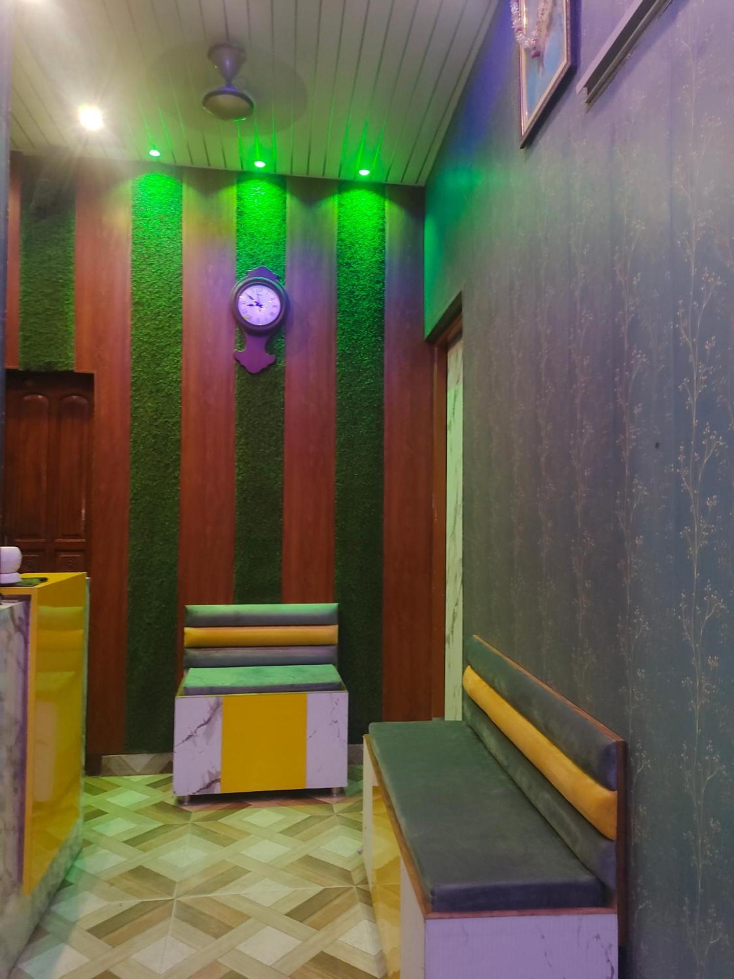 Banarasiya Stay Walking Distance To Banaras Railway Station Varanasi Exterior foto