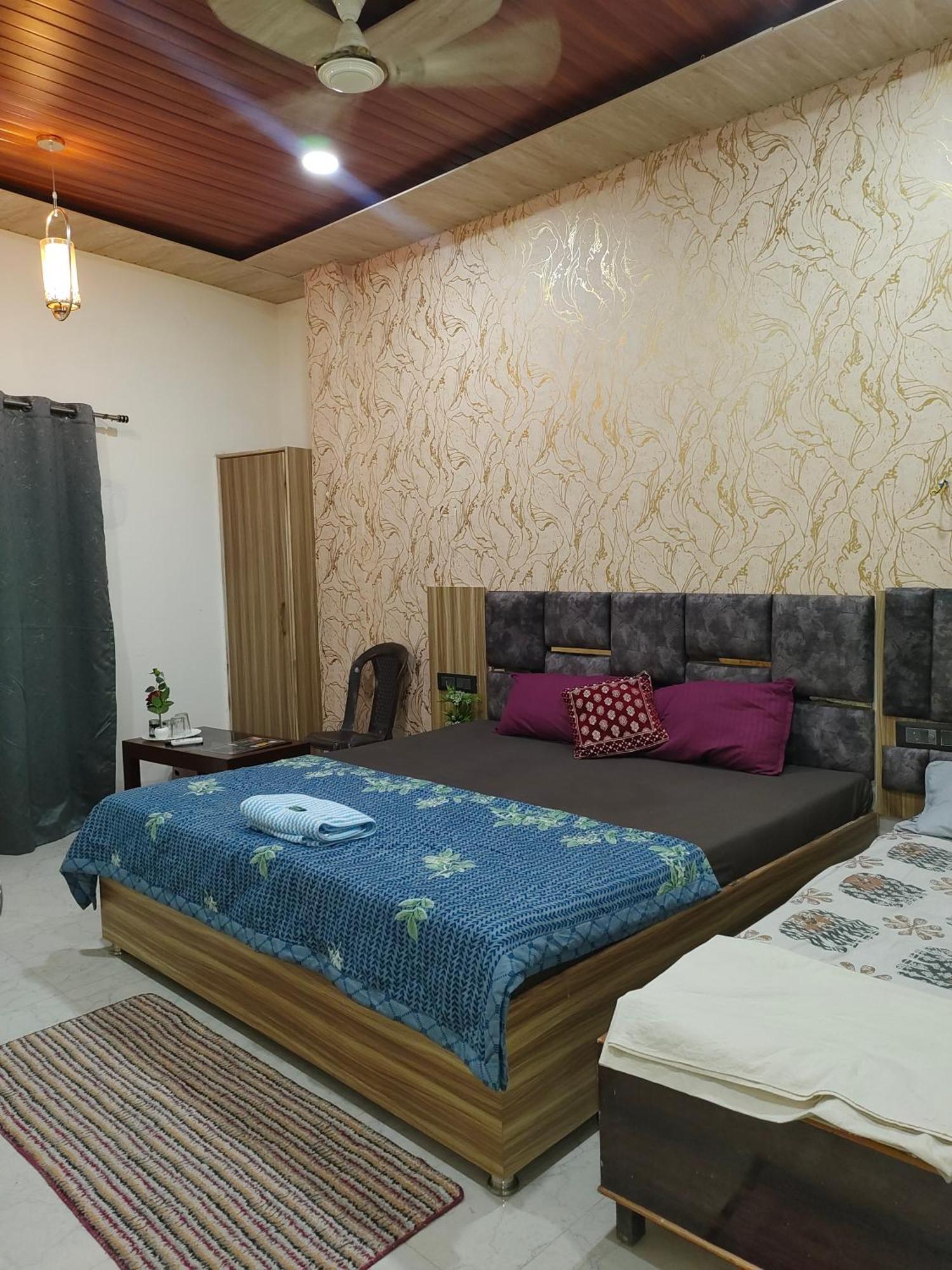 Banarasiya Stay Walking Distance To Banaras Railway Station Varanasi Exterior foto