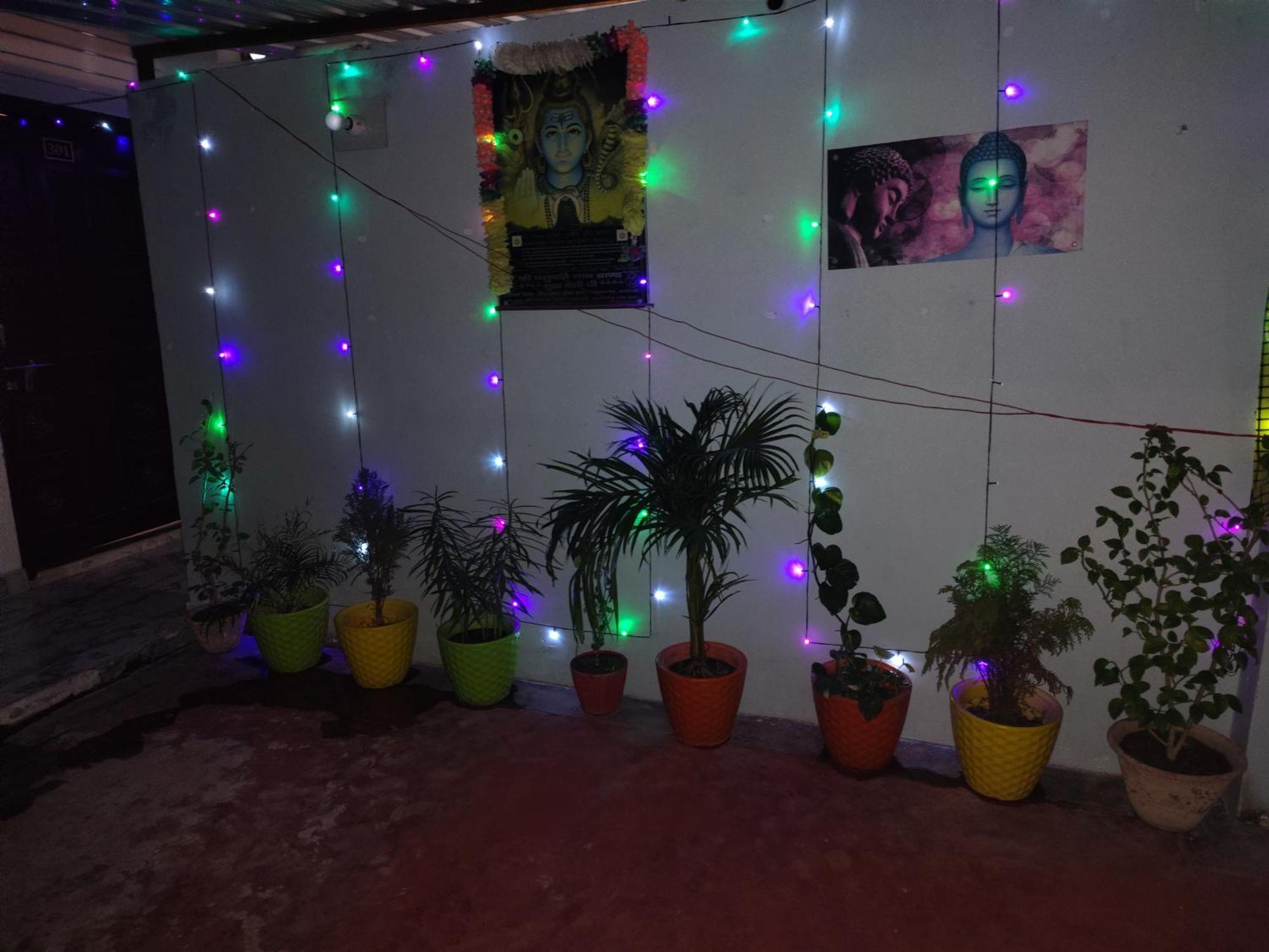 Banarasiya Stay Walking Distance To Banaras Railway Station Varanasi Exterior foto