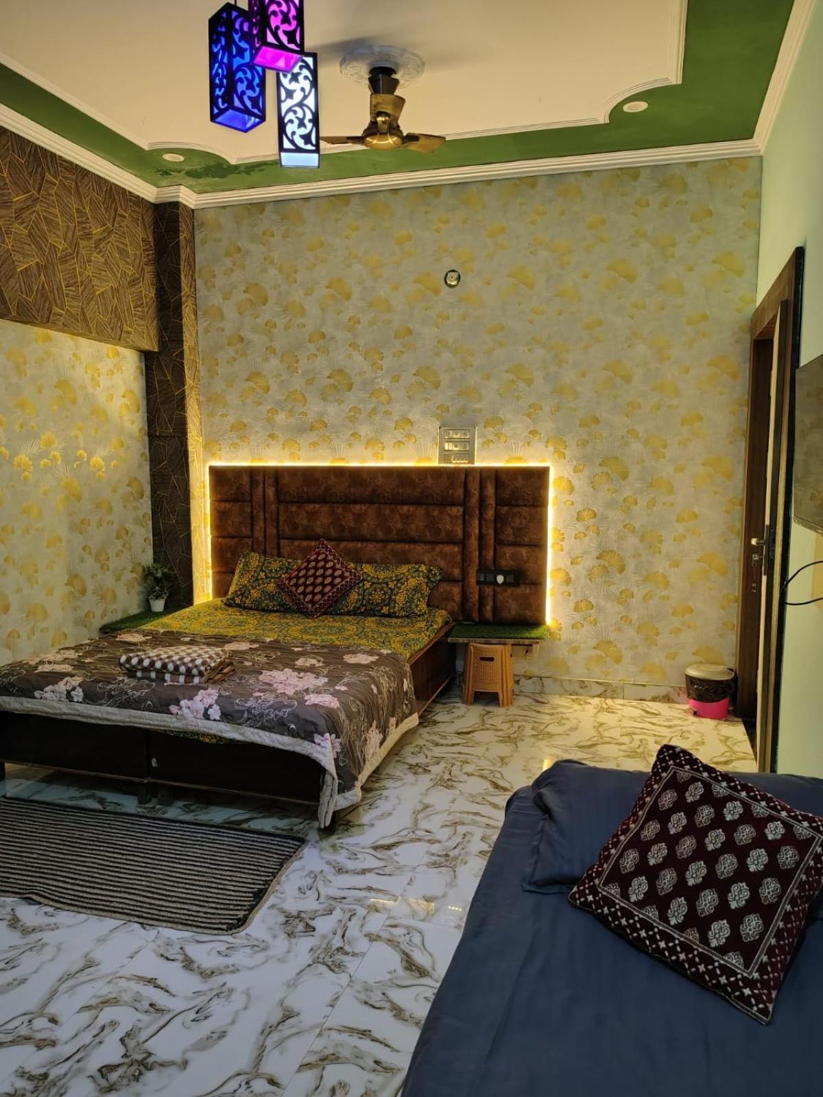 Banarasiya Stay Walking Distance To Banaras Railway Station Varanasi Exterior foto